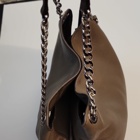 Michael Michael Kors Jet Set Chain Leather Tote. - Picture 14 of 16